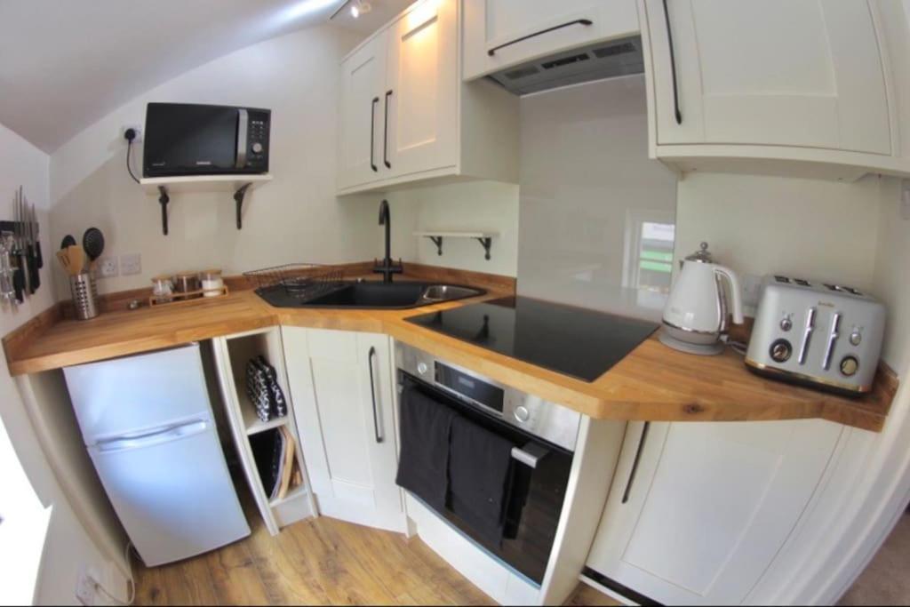 Traveller'S Rest - Cosy Cottage In Heart Of Wilton 솔즈베리 외부 사진