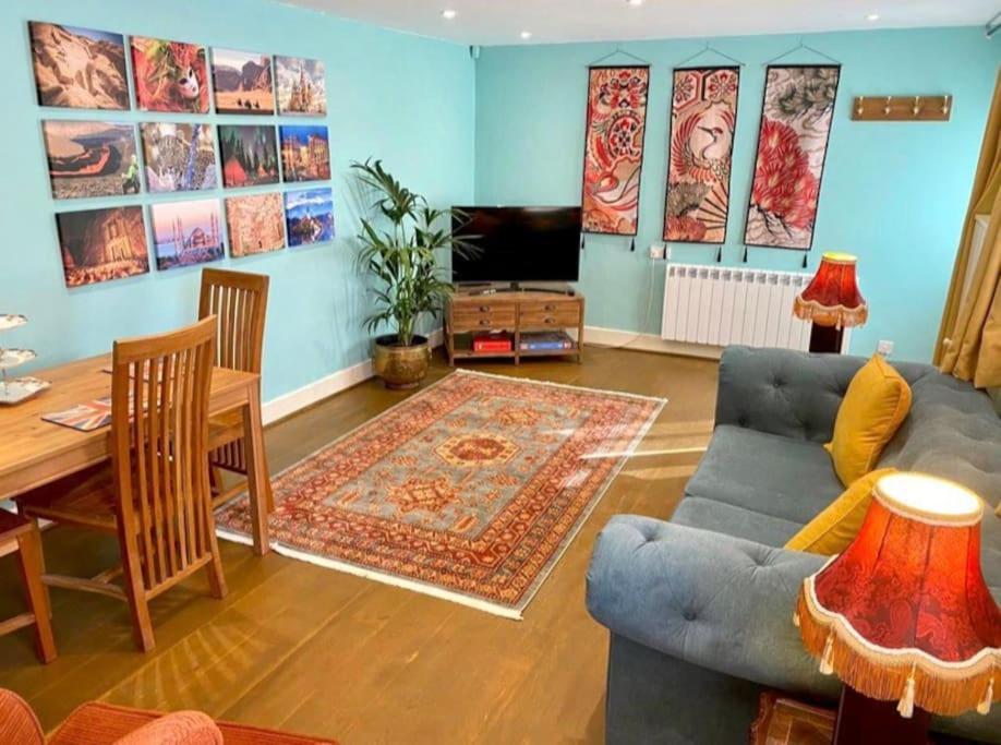 Traveller'S Rest - Cosy Cottage In Heart Of Wilton 솔즈베리 외부 사진