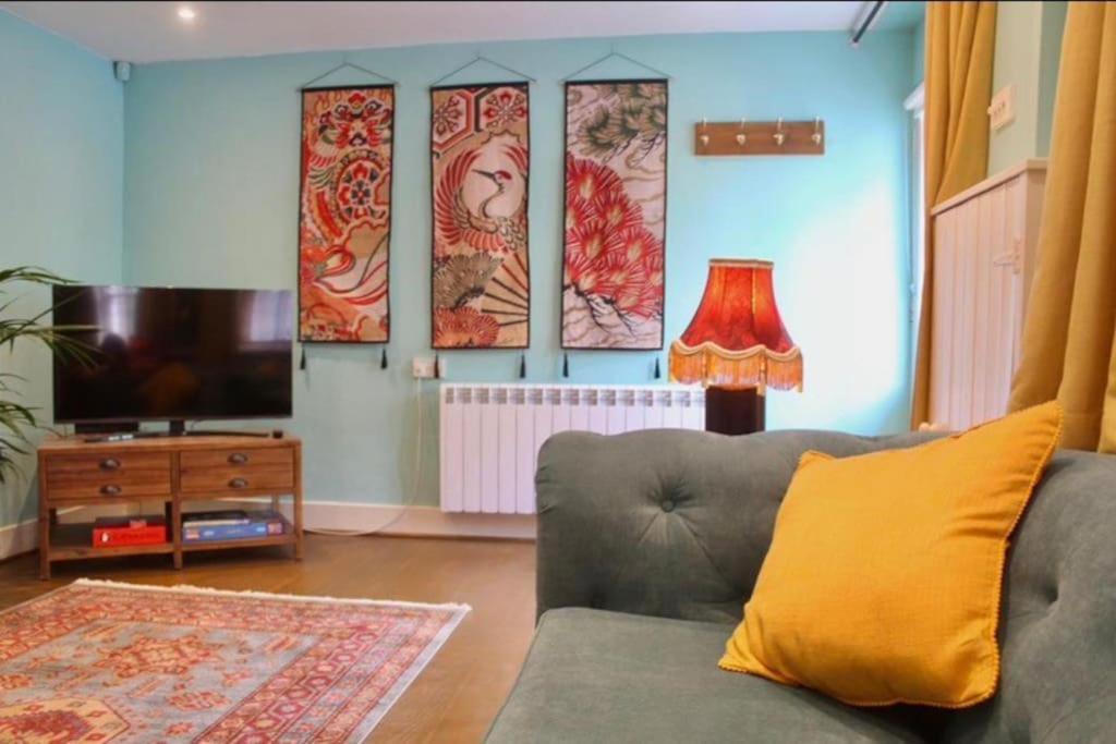 Traveller'S Rest - Cosy Cottage In Heart Of Wilton 솔즈베리 외부 사진